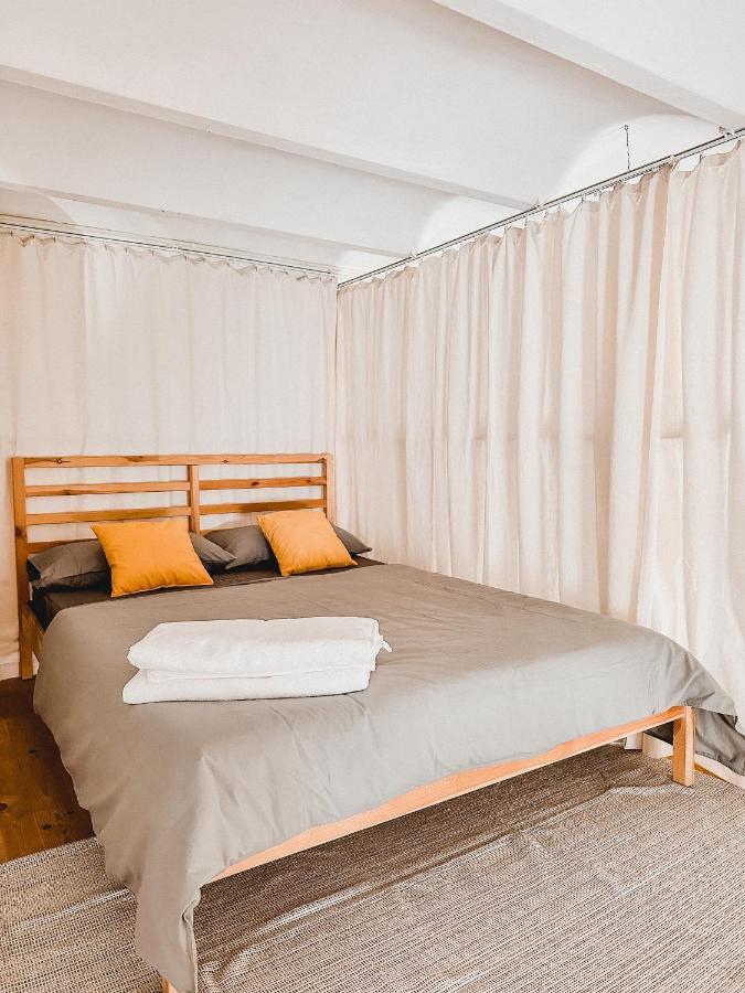 Habitacion Privada, Casa Compartida Con Pareja Private Room, Shared House With A Couple Barcelone Extérieur photo